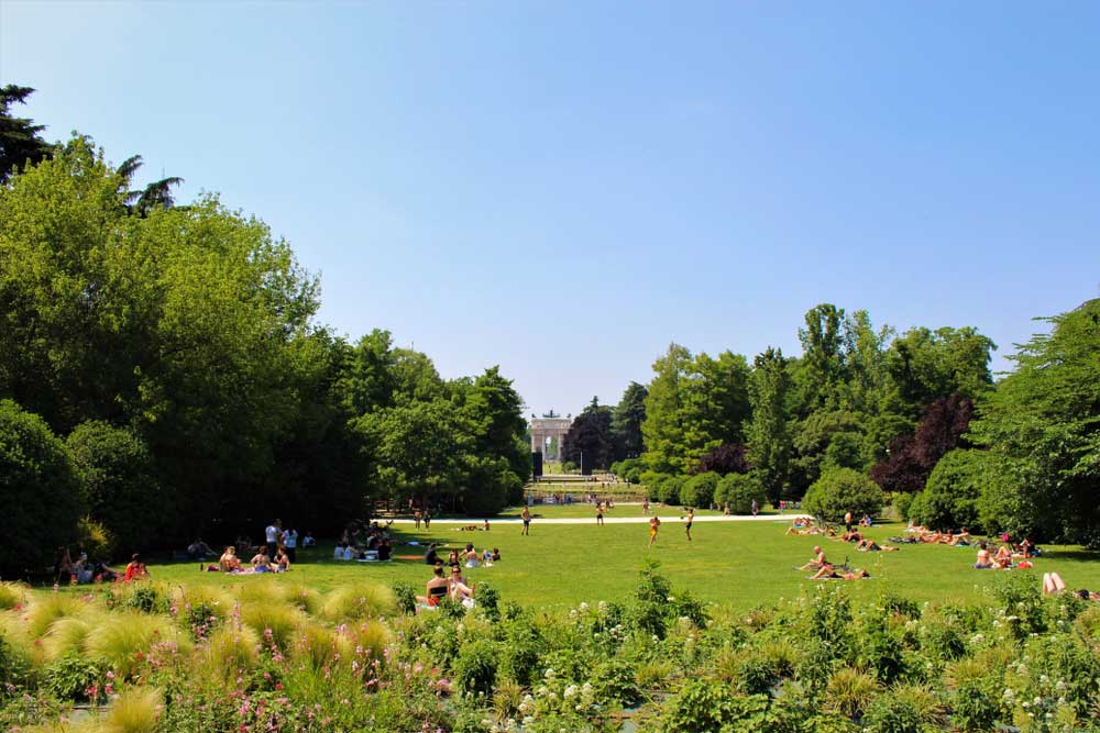 parc sempione milan en été